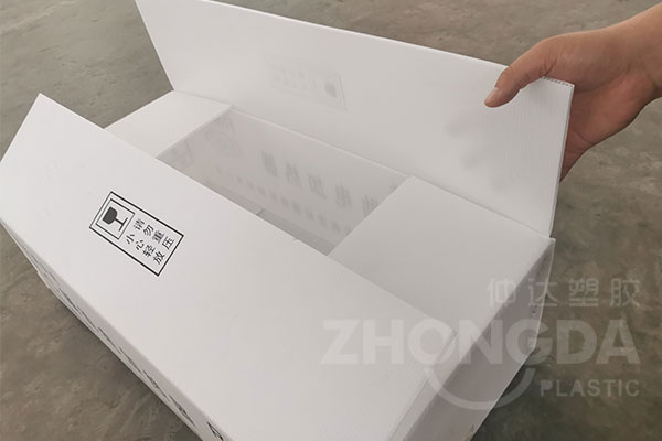 可折疊中空板周轉(zhuǎn)箱的特點(diǎn)是什么？